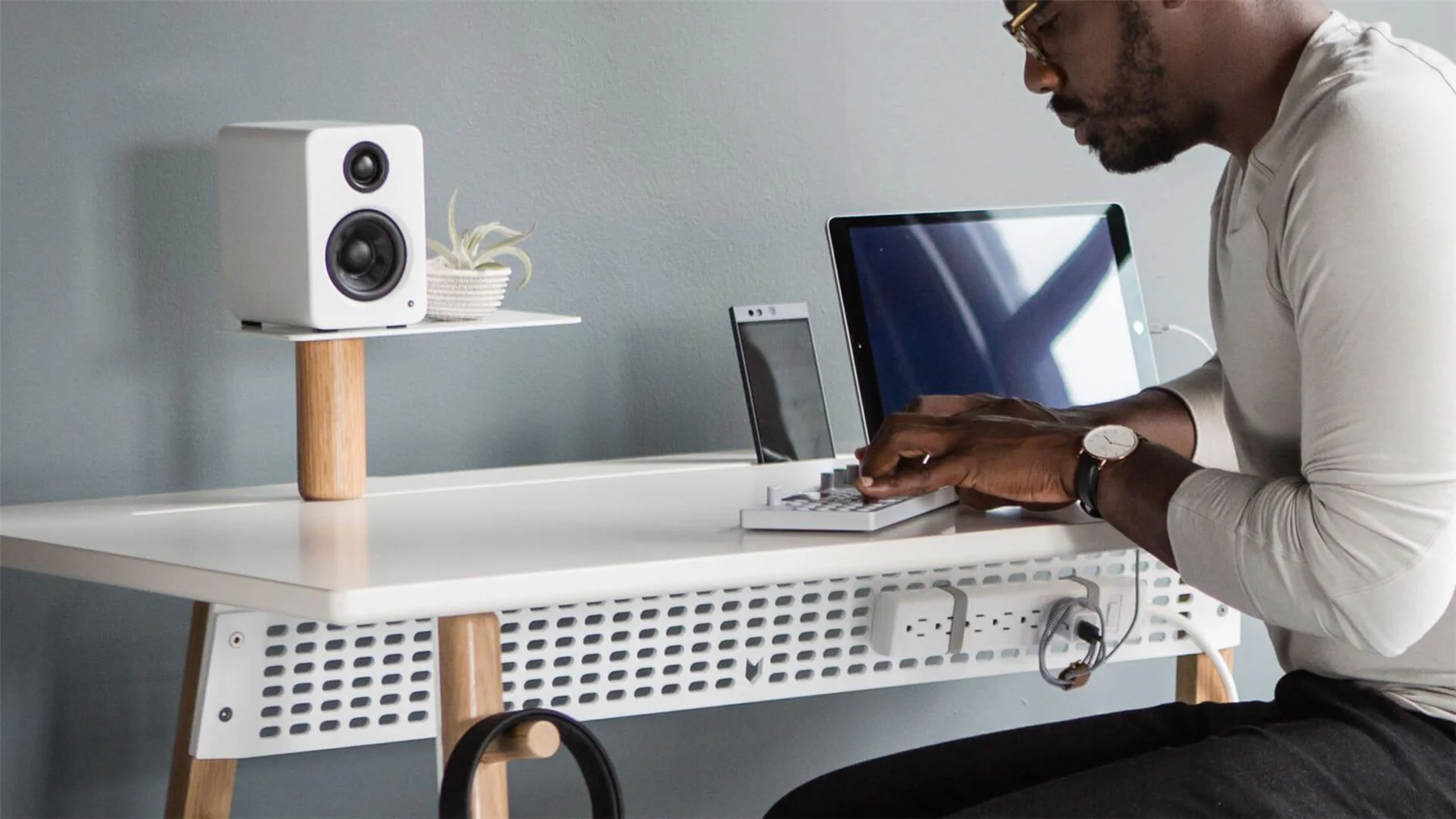 Kanto YU2 Powered Desktop Speakers for Gaming and Home Office with Built-In DAC - Clearance / Open Box - Image 11